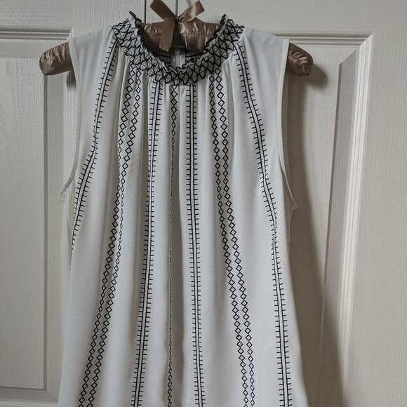 Sleeveless mockneck top WHBM - Picture 1 of 2